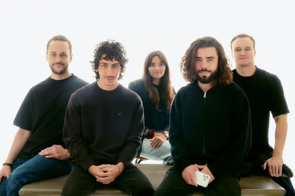 تیم بنیانگذاران Beside