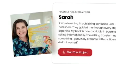 عکسی از زنی که کتابی را بالا نگه داشته است