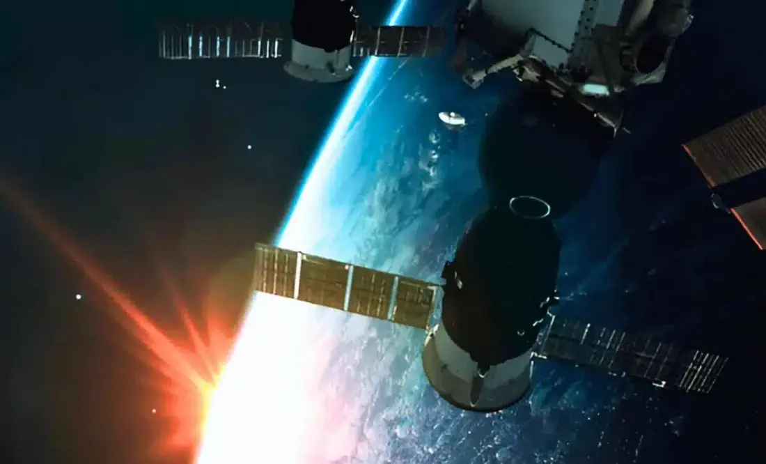 ایستگاه فضایی بین‌المللی در حال گردش به دور زمین