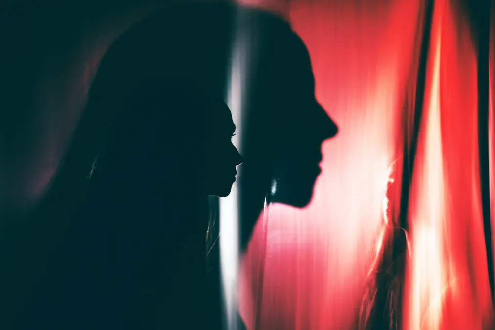 زنی که در یک استارتاپ تولید تصویر هوش مصنوعی کار می‌کرد می‌گوید این فناوری او را به یک دوره مانیک دو قطبی کشاند که منجر به روان‌پریشی شد.